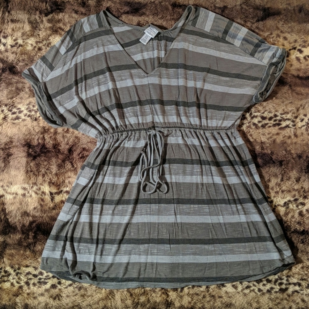 Short sleeve maternity shirt